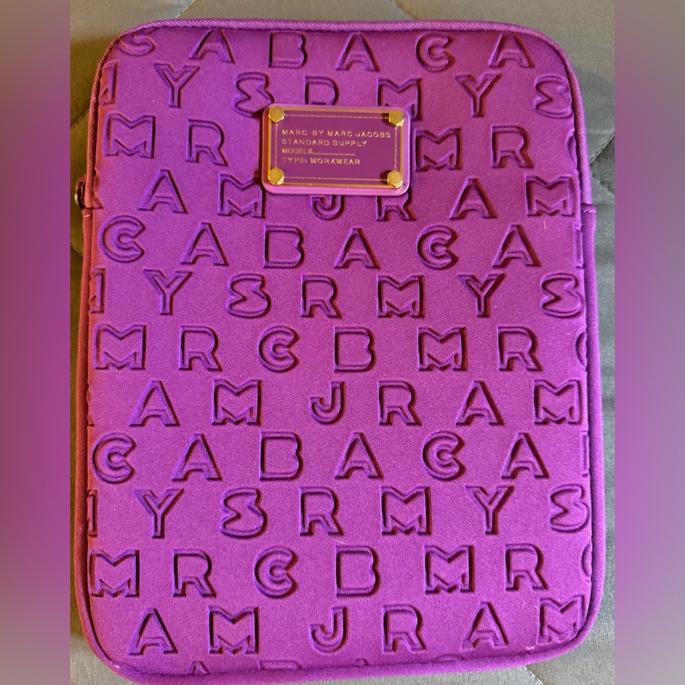 Marc by Marc Jacobs standard supply Neoprene fleece lined device zip case.